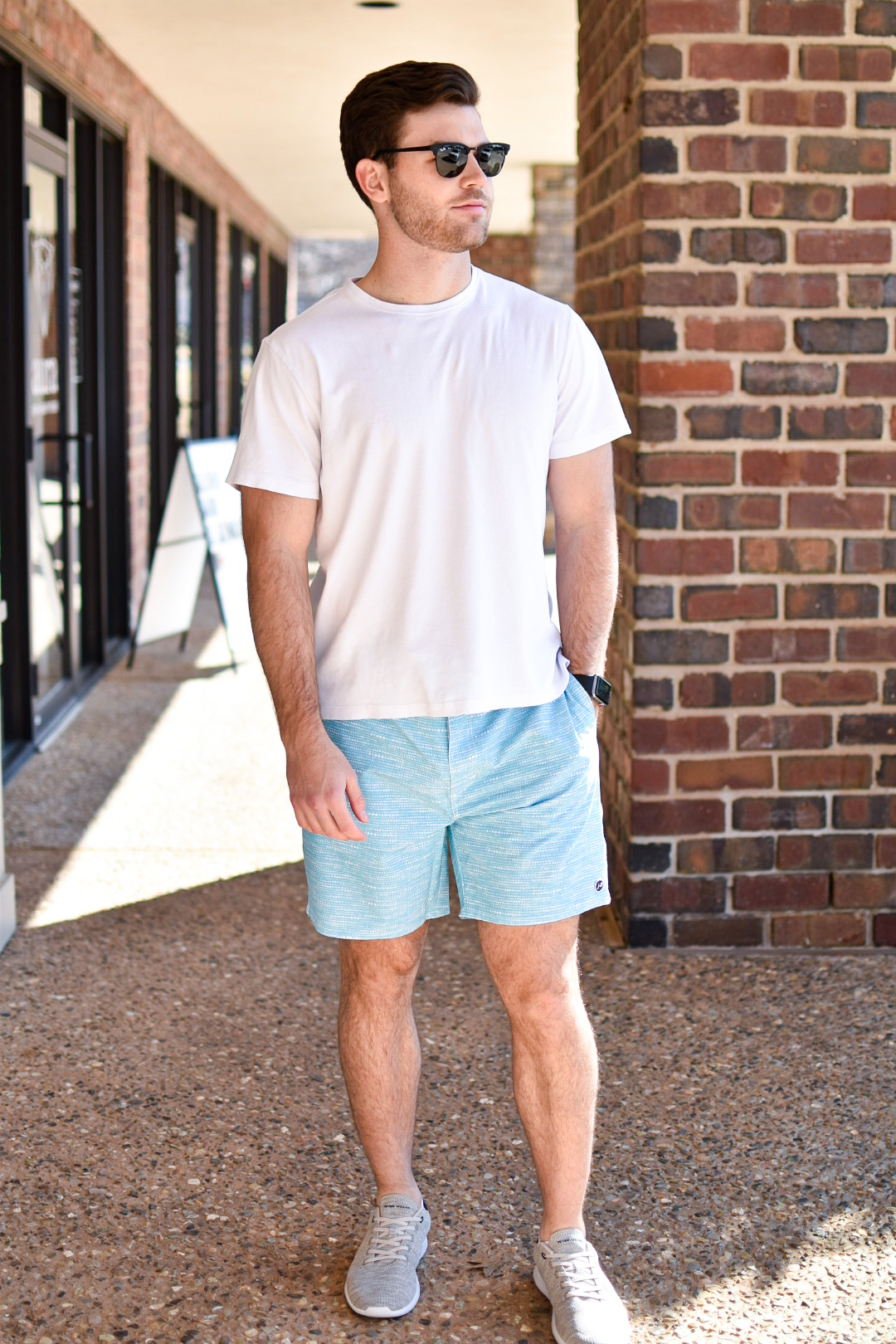 johnnie-O Half Elastic 7″ Surf Shorts 