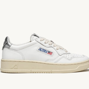 AUTRY Medalist Low Sneaker in White/Silver