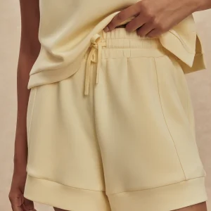 VARLEY Atrium High Rise Short 4.5 in Anise Flower